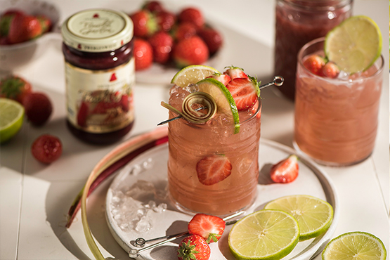 Rhabarber-Erdbeer-Drink